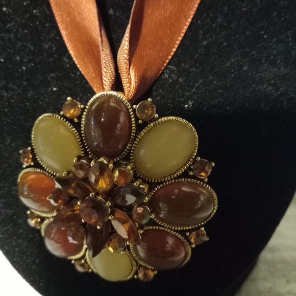 Used,not new,never worn copper satin grosgrain ribbon necklace with drop pendant - Picture 2 of 3